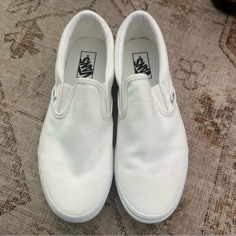 NWOT White Vans Classic Slip-Ons size 10